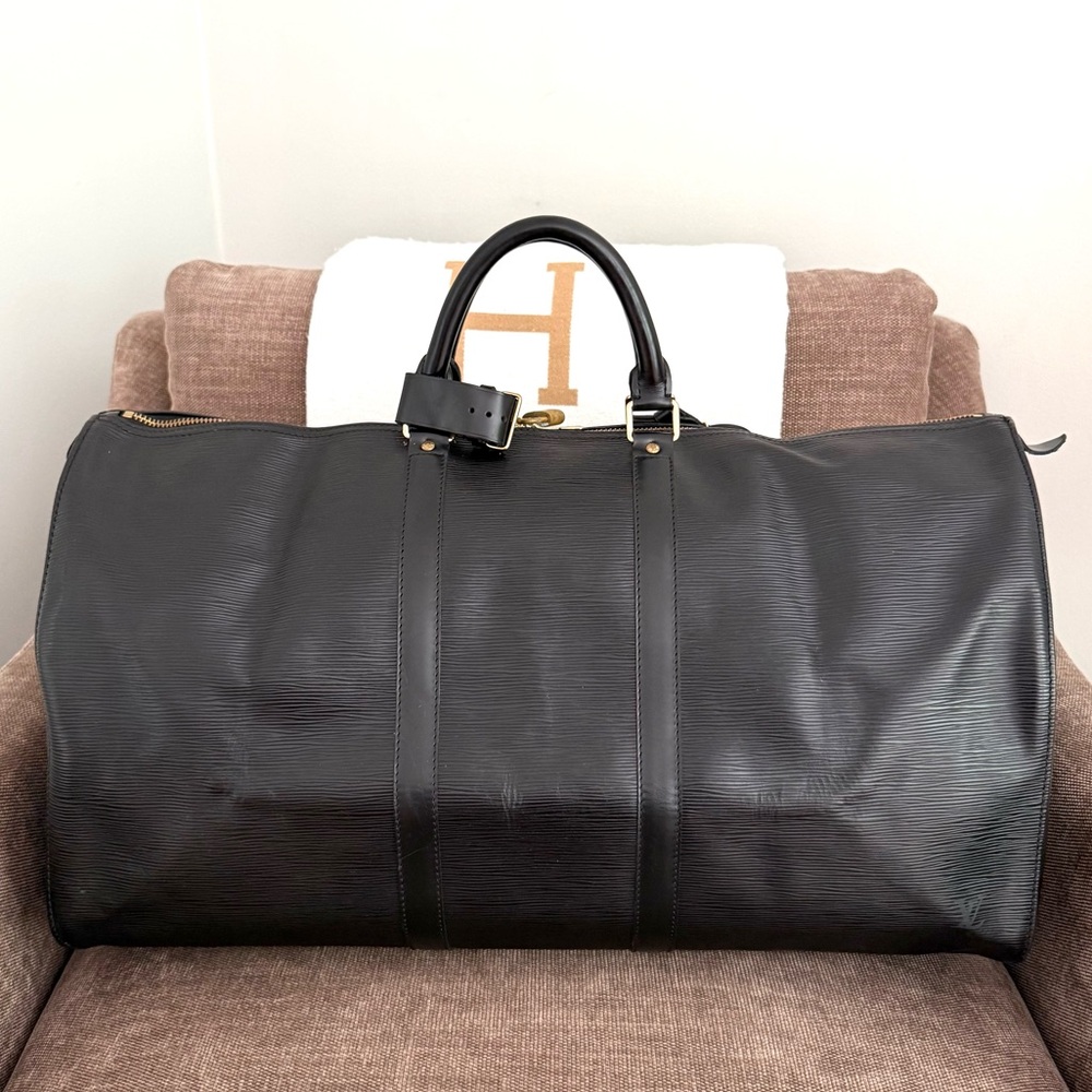 Authentic Louis Vuitton unisex Keepall 55 travel bag
M59142 black Epi leather - Picture 16 of 16